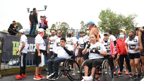 Decenas de atletas en el punto de partida de la carrera Hope Run en 2022. 