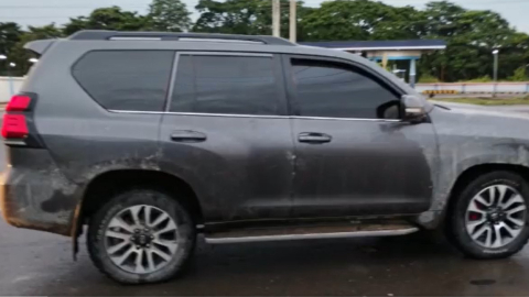 Uno de los vehiculos blindados que llevaba cocaína en Durán, Guayas, el 26 de abril de 2023. 