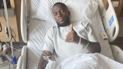 Enner Valencia, se recupera de un golpe en la cabeza en un hospital de Turquía, el 29 de abril de 2023.