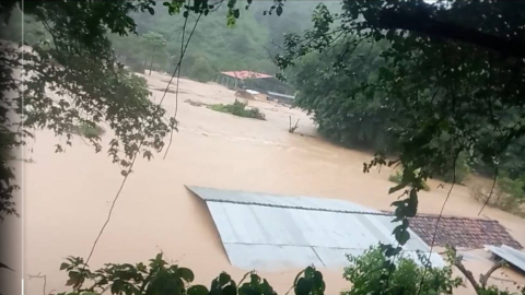 Viviendas destruidas  en el recinto La Palmira, cantón Puyango-Loja. 29 de abril de 2023