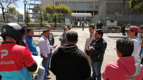 Repartidores de delivery y conductores de aplicaciones frente a la Asamblea Nacional, el 2 de mayo de 2023. 