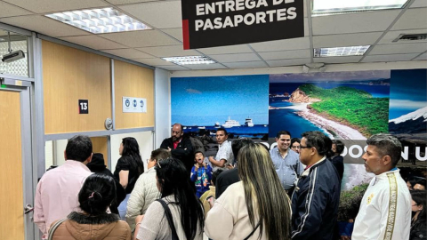 Entrega de pasaportes en el Registro Civil, en marzo de 2023. 