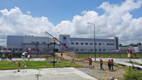 Vista panorámica del Hospital de Pedernales, en Manabí, el 4 de mayo de 2023. 