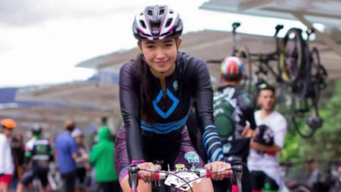 La ciclista colombiana Ana María Bustamante durante una carrera.