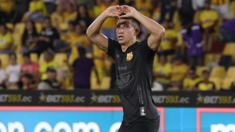 Fernando Gaibor celebra su gol en el partido de Barcelona ante Aucas en el estadio Banco Pichincha, el 7 de mayo de 2023.