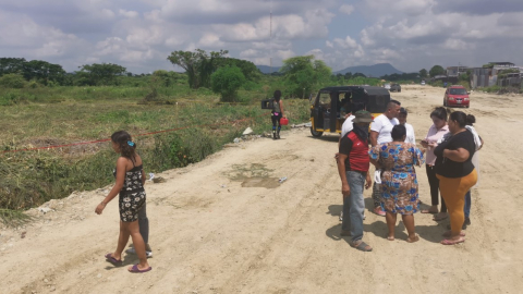 El relleno de una vía adjunta a Los Vergeles facilita el acceso por parte de invasores a un área protegida del Parque Samanes, al norte de Guayaquil. 