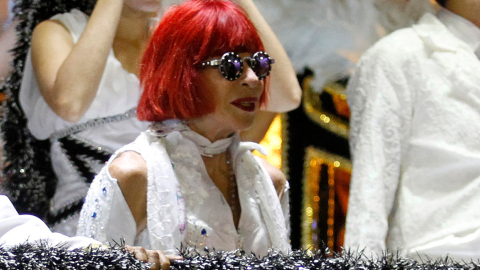 Fotografía de archivo de la compositora Rita Lee, durante un desfile en el Carnaval, Brasil, febrero de 2012. 