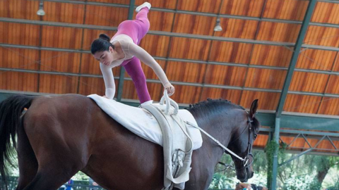 María Judith Salvador, practicando 'vaulting' en Quito. 