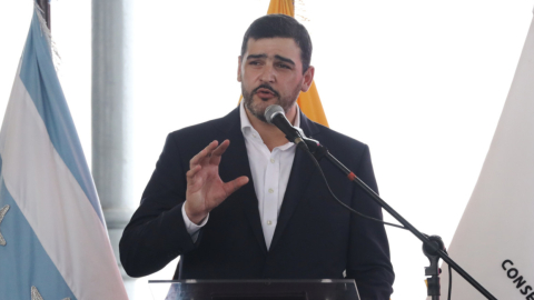 El nuevo alcalde de Guayaquil, Aquiles Álvarez, durante la entrega de credenciales a las autoridades electas en Guayas, el 10 de mayo de 2023.