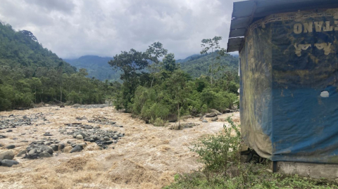 Casa en riesgo ante desbordamientos del río Dulcepamba, marzo de 2023.