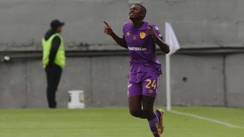 El jugador Kavier Ortiz, de Aucas, festeja su gol  ante Gualaceo en la Fecha 10 de la LigaPro, el 13 de mayo de 2023.