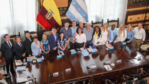 Parte del equipo del alcalde Aquiles Alvarez en la primera sesión de concejo, en Guayaquil, el 15 de mayo de 2023. 