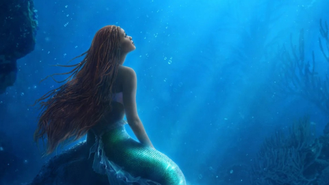 La actriz Halle Bailey interpreta a Ariel en 'La sirenita'.