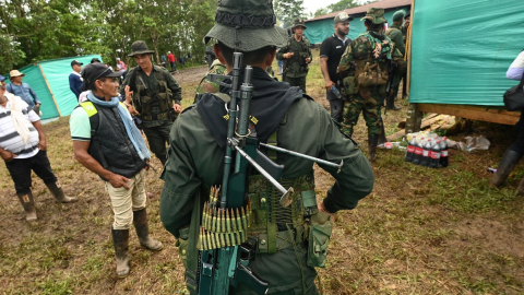 Un militante de una de las disidencias de las FARC en el departamento de Caquetá, Colombia, el 16 de abril de 2023. 