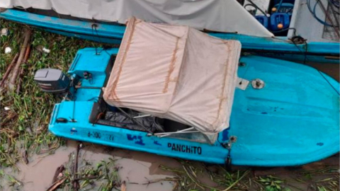 Lancha camaronera asaltada el 19 de mayo de 2023, en el Golfo de Guayaquil. 