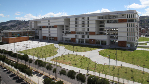 Imagen referencial. Vista panorámica de la Plataforma Gubernamental de Desarrollo Social, en Quitumbe, sur de Quito, donde será el Informe a la Nación, el 24 de mayo de 2023. 