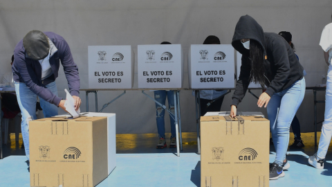 Personas sufragando durante las elecciones del pasado 5 de febrero de 2023.