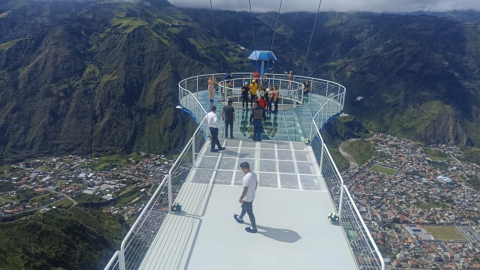 La Pasarela de Cristal, desde donde se aprecia la ciudad de Baños, se inauguró en abril del 2023.