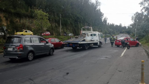 Vehículos en la avenida Simón Bolívar, el 28 de mayo de 2023.