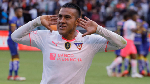 Andrés Chicaiza festeja un gol con Liga de Quito, en el estadio Rodrigo Paz Delgado, en 2019.