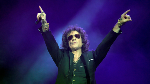 El artista español Bunbury en un concierto en México, en 2019.