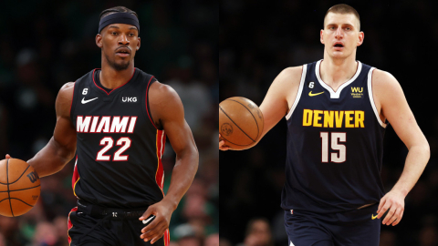 Jimmy Butler, de los Heat y Nikola Jokic, de los Denver, durante los playoffs de la NBA en 2023.