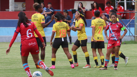 Las jugadoras de Barcelona celebran uno de los goles del club ante El Nacional por la Superliga femenina, el 2 de junio de 2023.