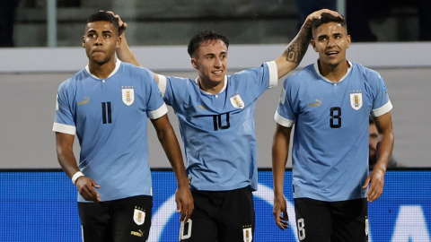 Los jugadores de Uruguay celebran en el partido ante Estados Unidos, por los cuartos de final del Mundial Sub 20, el 4 de junio de 2023.