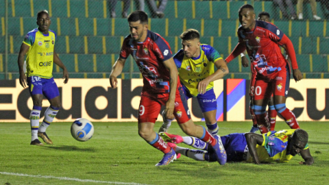 Ronie Carrillo, durante el partido de El Nacional ante Gualaceo, en Azogues, el 4 de junio de 2023.