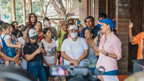 La prefecta del Guayas, Marcela Aguiñaga, en la ecoaldea de la isla Santay en Guayas, este lunes 5 de junio del 2023.