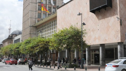 Edificio del Municipio de Cuenca, en la calle Sucre y Benigno Malo.