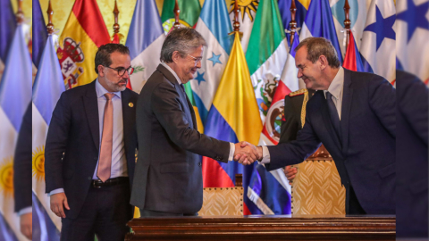 El presidente Guillermo Lasso y el secretario general iberoamericano, Andrés Allamand, en Quito, el 16 de junio de 2023.