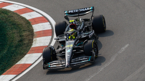 El piloto británico, Lewis Hamilton, durante las prácticas libres del GP de Canadá de la Fórmula 1, el 16 de junio de 2023.