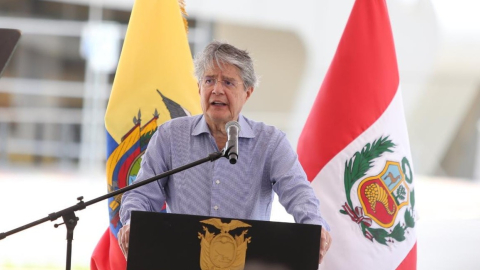 El presidente Guillermo Lasso, en su reunión del 14 de junio con autoridades del Perú.