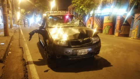 El vehículo donde iba el conductor que atropelló a tres policías en Guayaquil, el 18 de junio de 2023. 