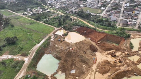 Vista panorámica del río Guanache, en Ponce Enríquez, donde hay minería ilegal. 