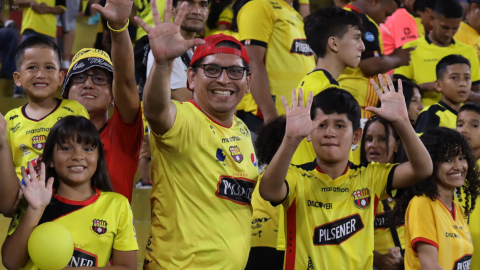 Hinchas de Barcelona en el estadio Banco Pichincha, el 7 de mayo de 2023.