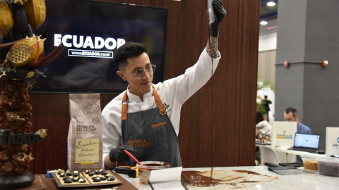 El chocolatero ecuatoriano Steben Gaviño, durante su presentación en Panamá.