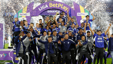 Los jugadores de Millonarios celebran al ganar el título ante Atlético Nacional, el sábado 25 de junio 2023.