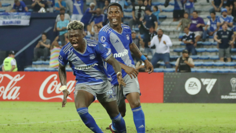 Jugadores de Emelec celebran en el partido ante Danubio por la Copa Sudamericana, el 28 de junio de 2023.