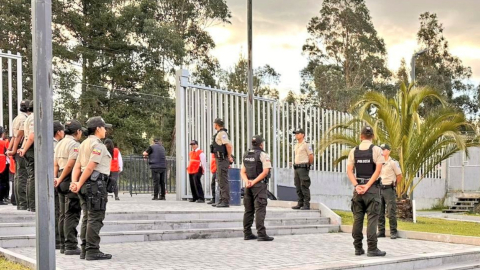 Imagen referencial. Varios policías en Quito durante un operativo, el 28 de junio de 2023. 