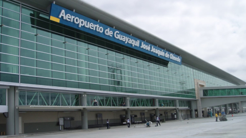 Imagen referencial. Exteriores de la pista del aeropuerto de Guayaquil, el 30 de junio de 2023. 