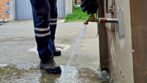 Una llave de agua potable en una vivienda en Cuenca. 