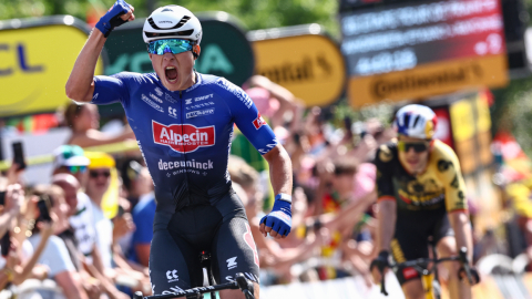 Jasper Philipsen festeja su victoria en la Etapa 3 del Tour de Francia, el 3 de julio de 2023. 