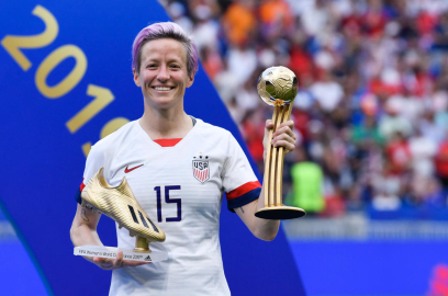 Megan Rapinoe, con la Bota y el Balón de Oro del Mundial 2019.