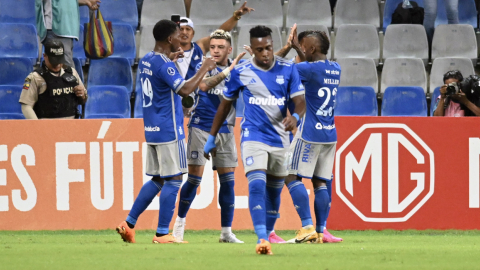 Los jugadores de Emelec celebran un gol ante Guaraní por la Copa Sudamericana, el 7 de junio de 2023.