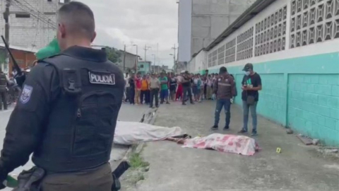 Exteriores de la escuela en Naranjal (Guayas), donde asesinaron a una pareja, el 10 de julio de 2023. 