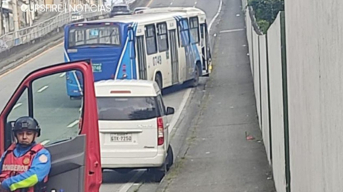 Un bus de transporte urbano se accidentó en una avenida de Guayaquil, el 13 de julio de 2023. 