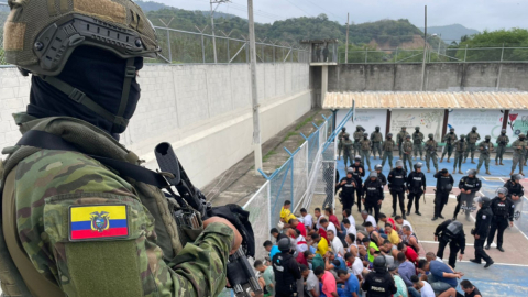 Un militar en la intervención a una cárcel de Bahía, en Manabí, este 13 de julio de 2023. 