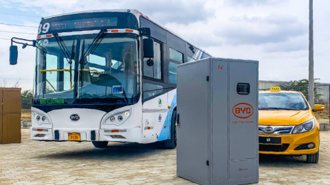 Buses eléctricos de la marca BYD en Guayaquil.